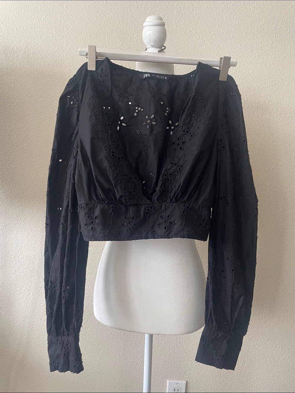 ZARA Black Eyelet V-Neck Cropped Blouse - Picture 6 of 12